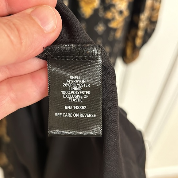 torrid Black Gold Pattern Dress Smocking Gauze Midi Rayon Polyester Size 14-16 - Picture 8 of 9